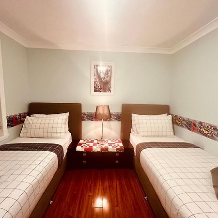 Spacious 6 Bedroom Holiday Home 15 Min Away From Melbourne Airport Sydenham 외부 사진
