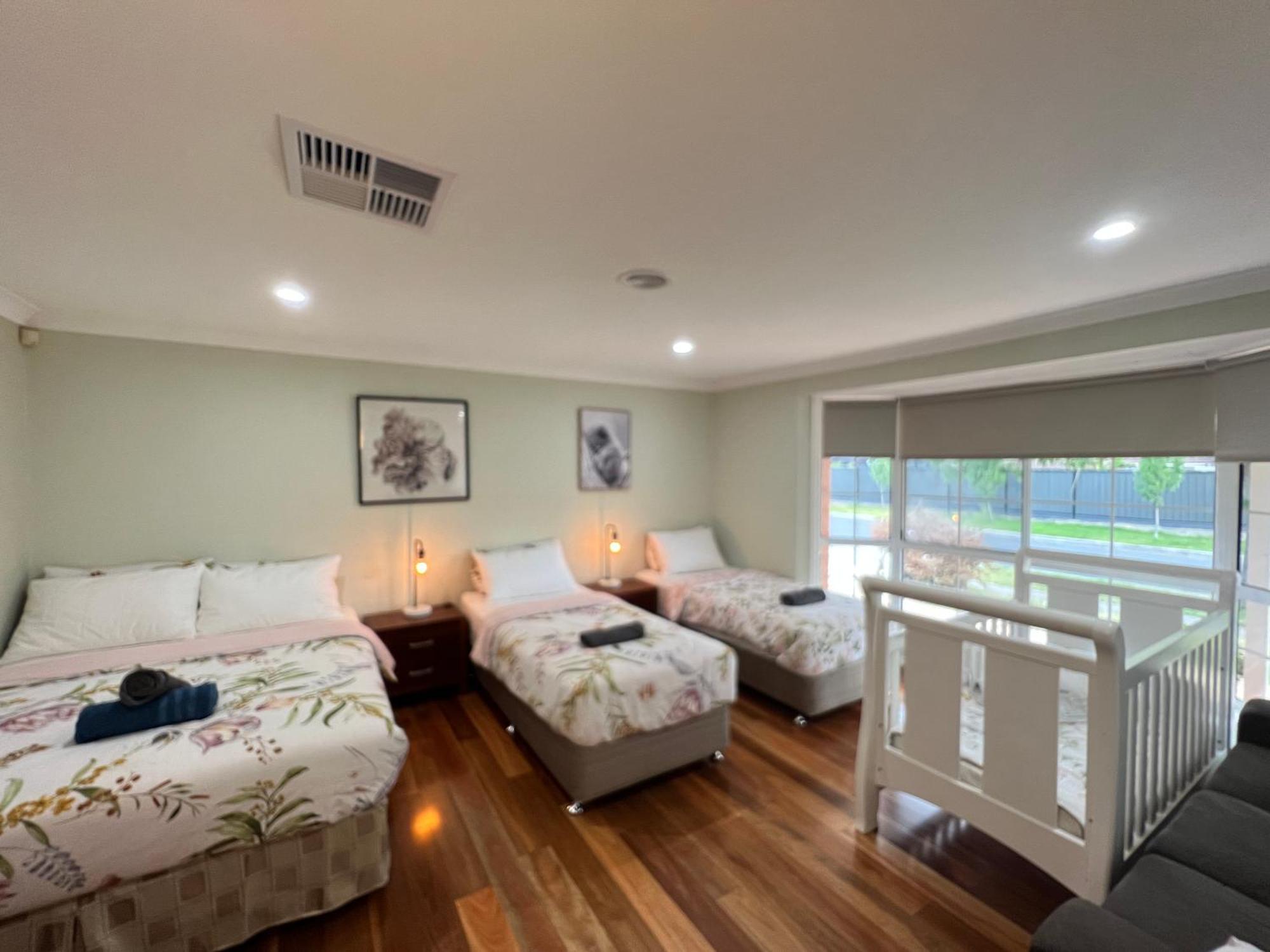 Spacious 6 Bedroom Holiday Home 15 Min Away From Melbourne Airport Sydenham 외부 사진